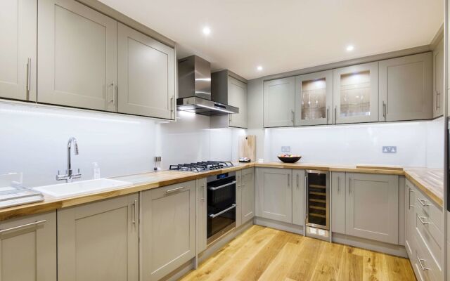 The Earl's Court Square Garden Apartment - ALBS