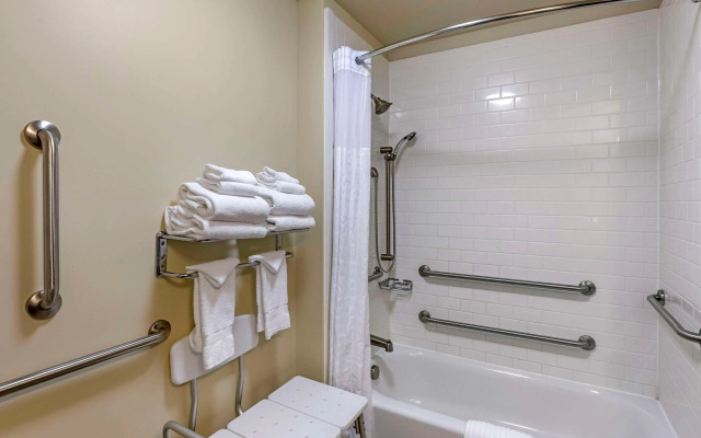 Comfort Inn & Suites