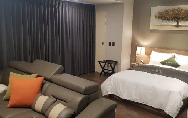 Western Bay Marina Hotel