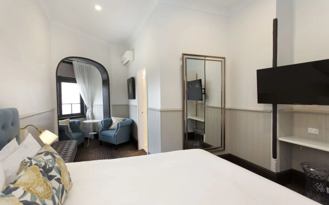 Cremorne Point Manor