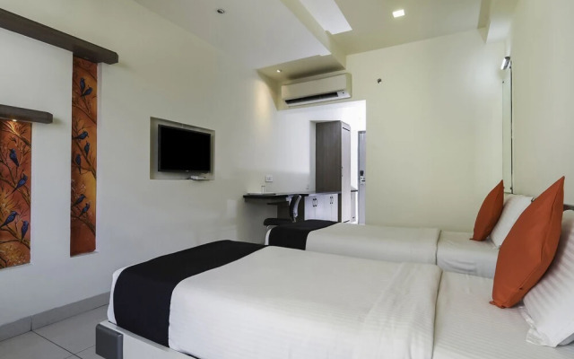 Apple Hotel By OYO Rooms