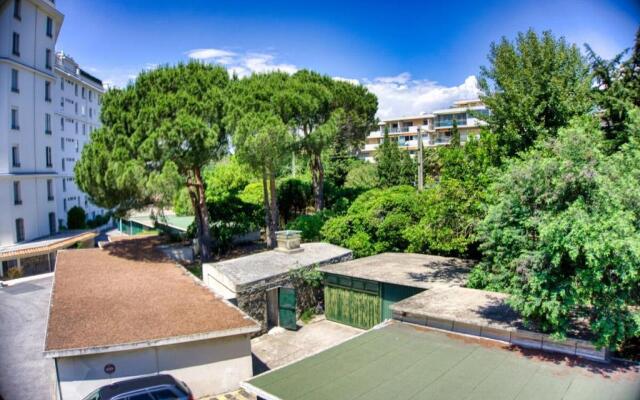 Cannes charming studio 50 meters from the beach !!