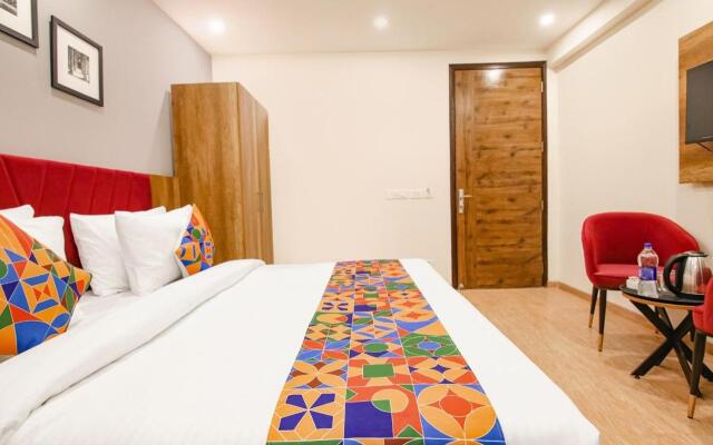Saltstayz Select - Huda City Center