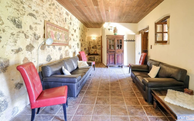 Inviting Villa In Palaiochora With Sea And Mountain Views