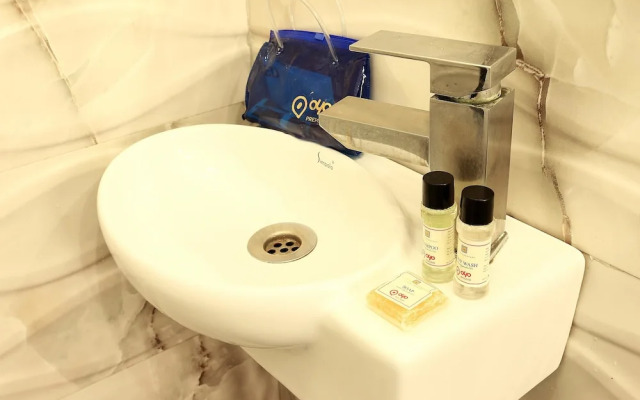 OYO 1483 Hotel Hiland Inn