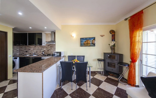 B47 - Walkway Beachview Place
