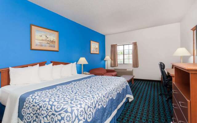 Days Inn & Suites by Wyndham Cambridge