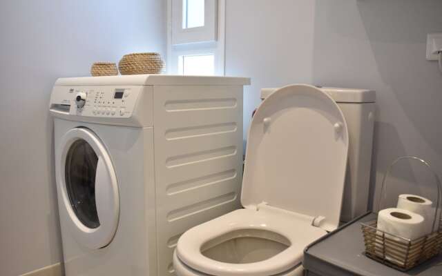 Cosy 1 Bedroom Flat in Paris With Terrace