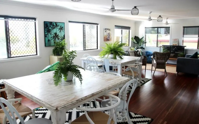 Yeppoon Beachhouse - Hostel