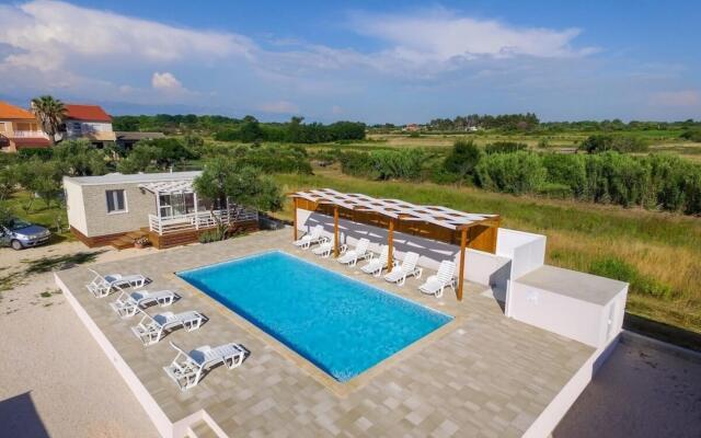 Ani - with pool - SA4(2)
