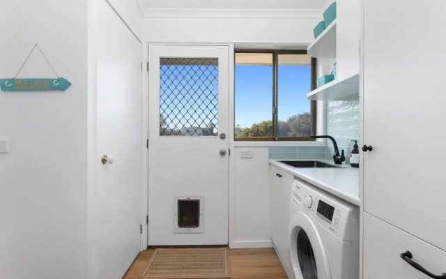 Sea Breeze on Orton - 5 minute walk to the beach! – Guest Rooms – Ocean Grove