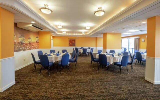 DoubleTree by Hilton Hotel Buffalo - Amherst