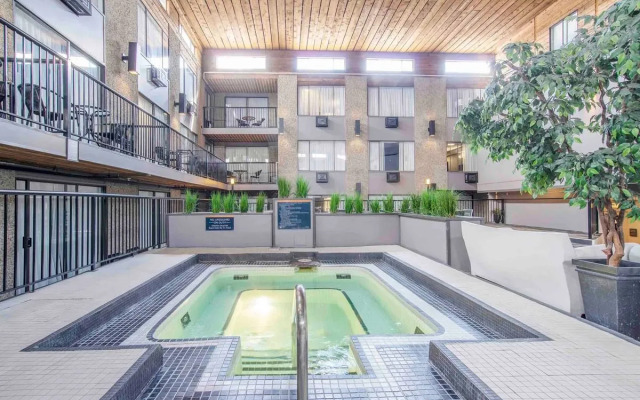 Sandman Hotel & Suites Kelowna