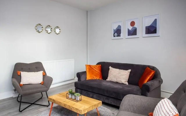 Large 3 Bed Apartment-sea Road