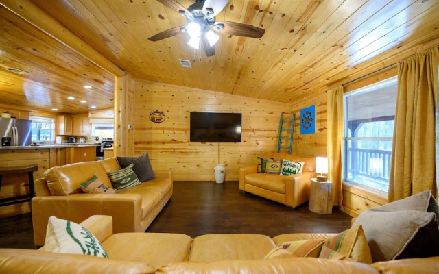 Outlaw Rose Cabin for 8!