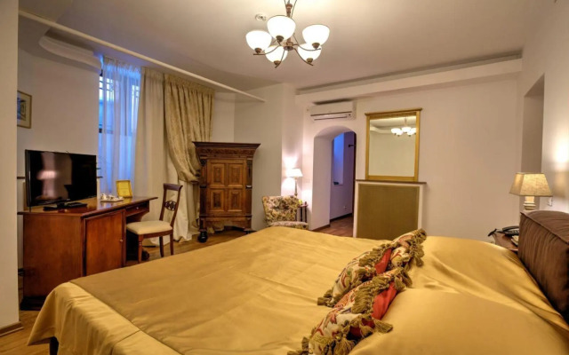 Royyal Central Apartament Free Wifi And Parking