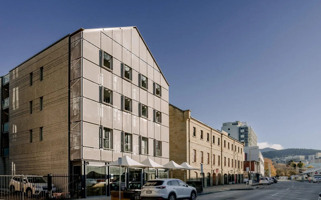Salamanca Wharf Hotel
