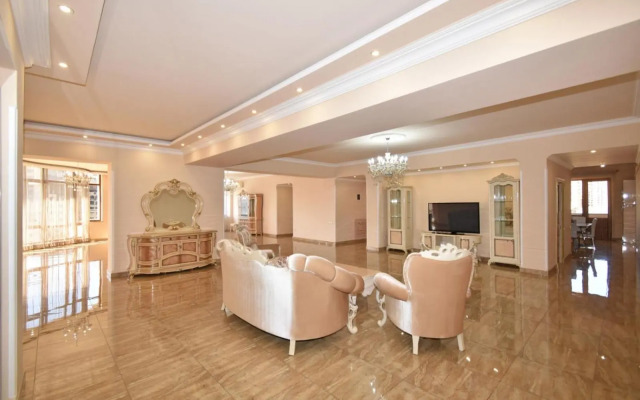 Teryan street, 4 bedrooms Luxury, Unique apartment TT888