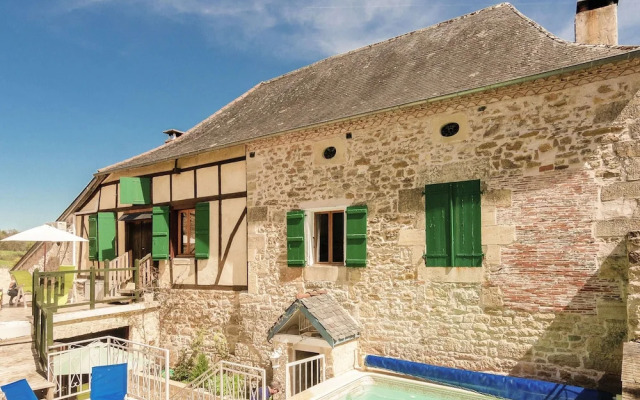 Elegant House With Heated Pool and Sauna