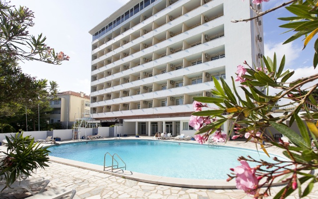 Carcavelos Beach Hotel