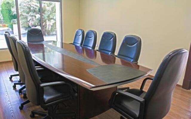 Almoayyed Suites