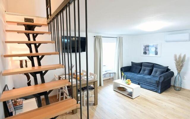 Apartment D & Studio L