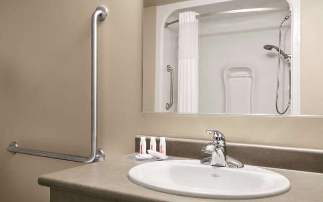 Days Inn by Wyndham Thunder Bay North