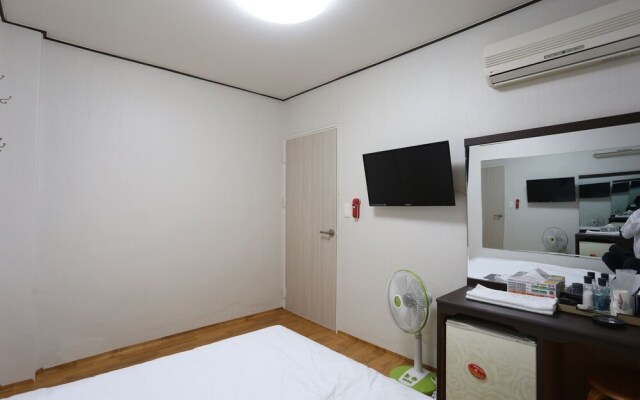 Gangneung Miseongjang Motel