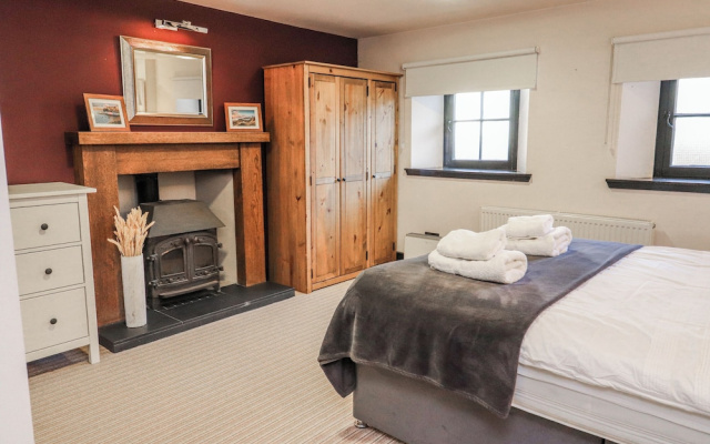 Mary Ann Apartment