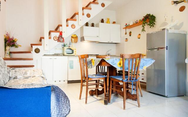 Trilocale Azzurro with small garden-TRILOCALE AZZURRO