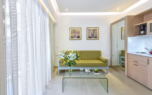 Leonidas Hotel & Apartments