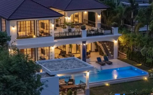 Villa Viola 7 Bedroom, Fully Staffed, on the Golf Course