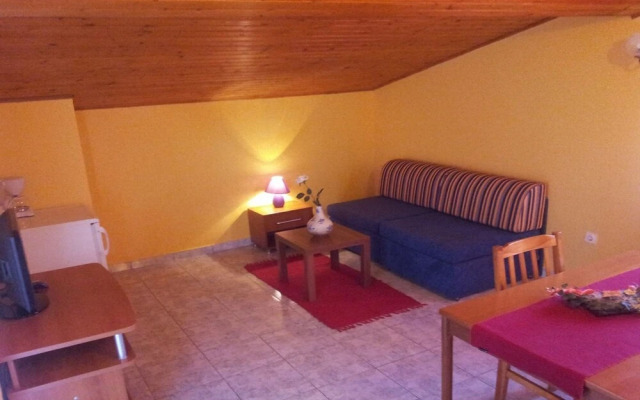 Anthony - 50m From the Beach & Parking - A4