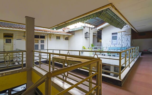 OYO Life 92694 Kost Nino