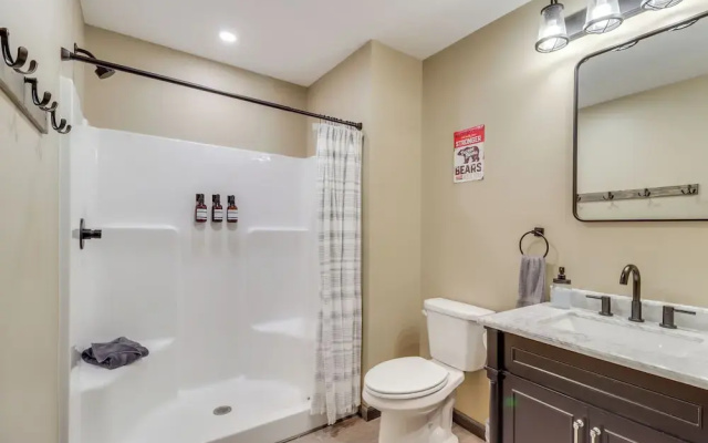 Hot Tub & Community Beach: Albrightsville Home!
