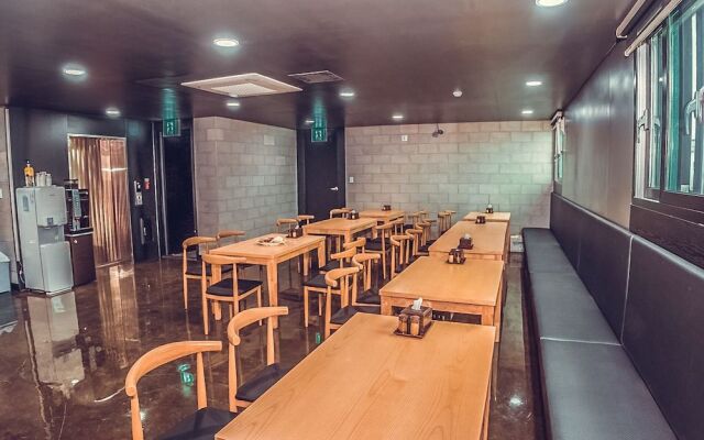 Central Person Hotel Pyeongtaek