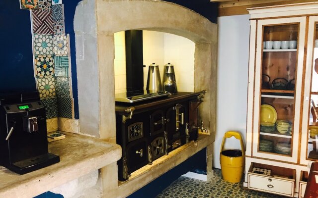 LUXa Charmhouse Hotel