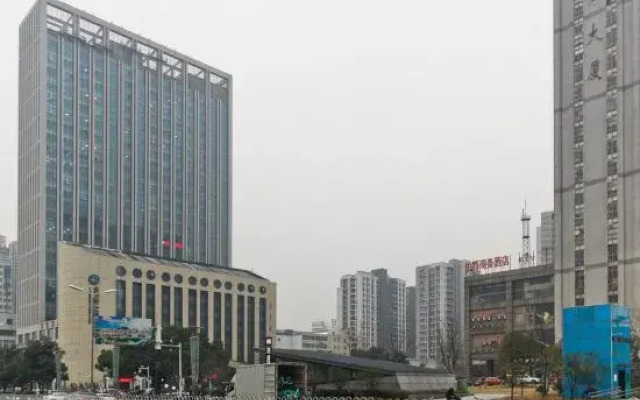 Super 8 Hotel Science Avenue Store