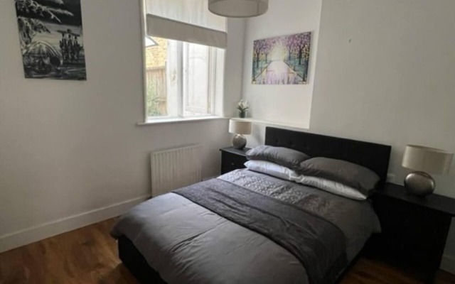 Charming 1-bed Apartment in West London