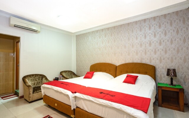 RedDoorz near RS Cikini