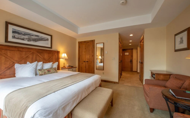 Slopeside Studio Unit With Kitchenette Studio Bedroom Condo - No Cleaning Fee! by RedAwning