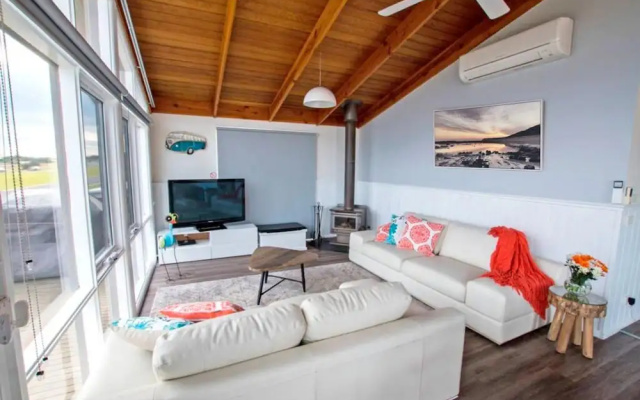 Killy Views Stunning Waterfront Pet Friendly Fireplace Free EV Charger 7 kW – Guest Rooms – Kilcunda