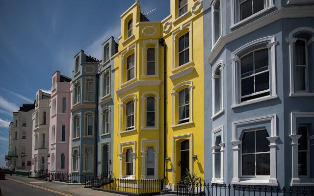 The Nest - 1 Bedroom Apartment - Tenby