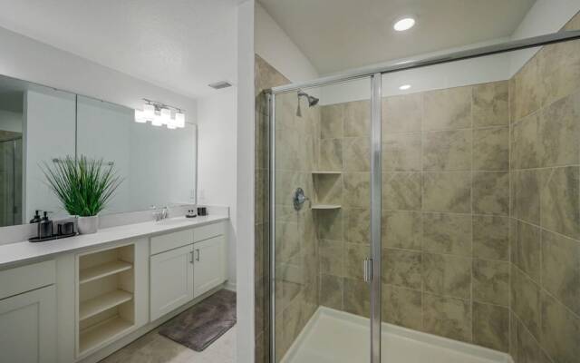 Spacious Beautiful 3-br Condo Prime Location
