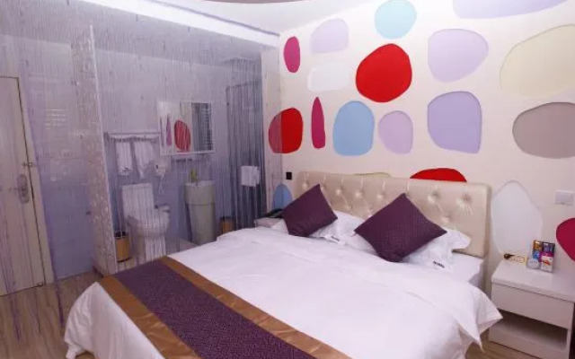 Light Stay·Noli Theme Hotel (Shanghai Fengxian Nanqiao Branch)