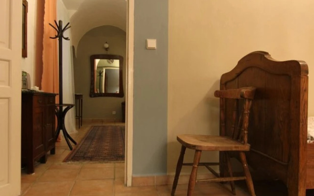 Rustic Ground Floor Apartment in Mala Strana