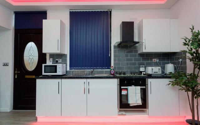 TOWLER HOUSE APARTMENTS 6 beds in 3 bedrooms