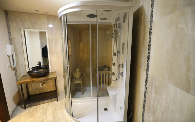 Hotel 1 Maji
