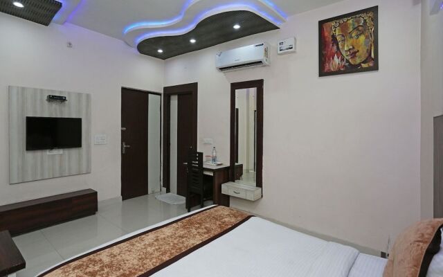 OYO 3202 Hotel Gayatri Residency