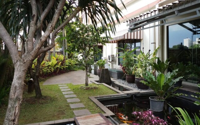 Spacious Studio Room at Grand Setiabudi Apartment